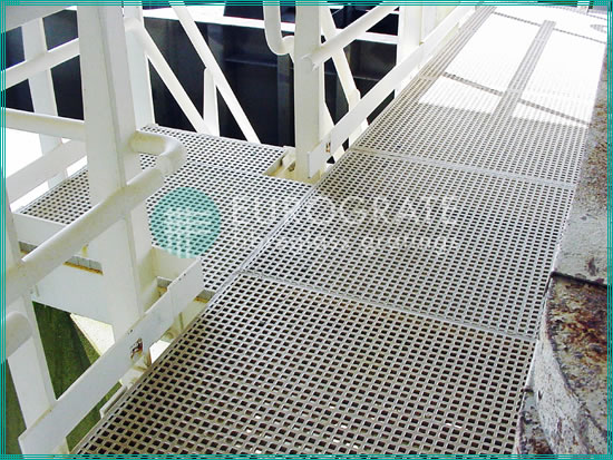 vertical ladders and safety handrails for the marine sector