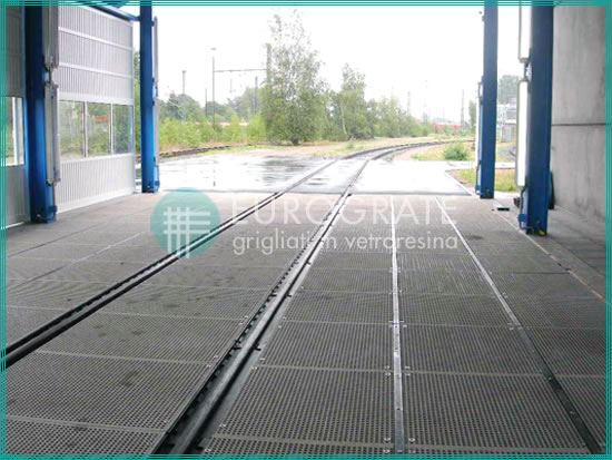 floor gratings for corrosion resistance in railway installations
